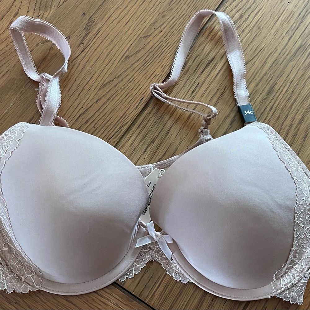 Elegant Lace Trim Bra in Soft Pink